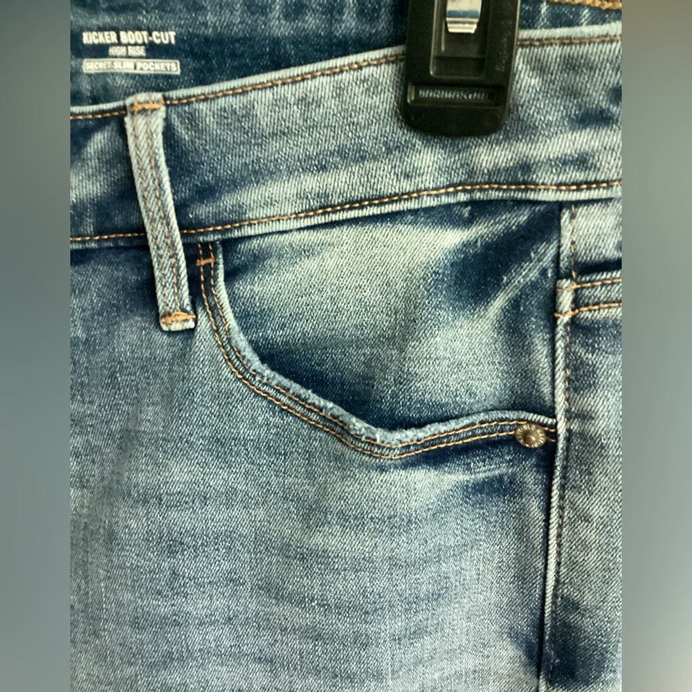 Old Navy High Rise Bootcut Jeans - Picture 2 of 5